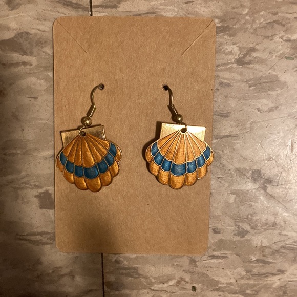 Shell Dangle Earrings - Picture 3 of 4